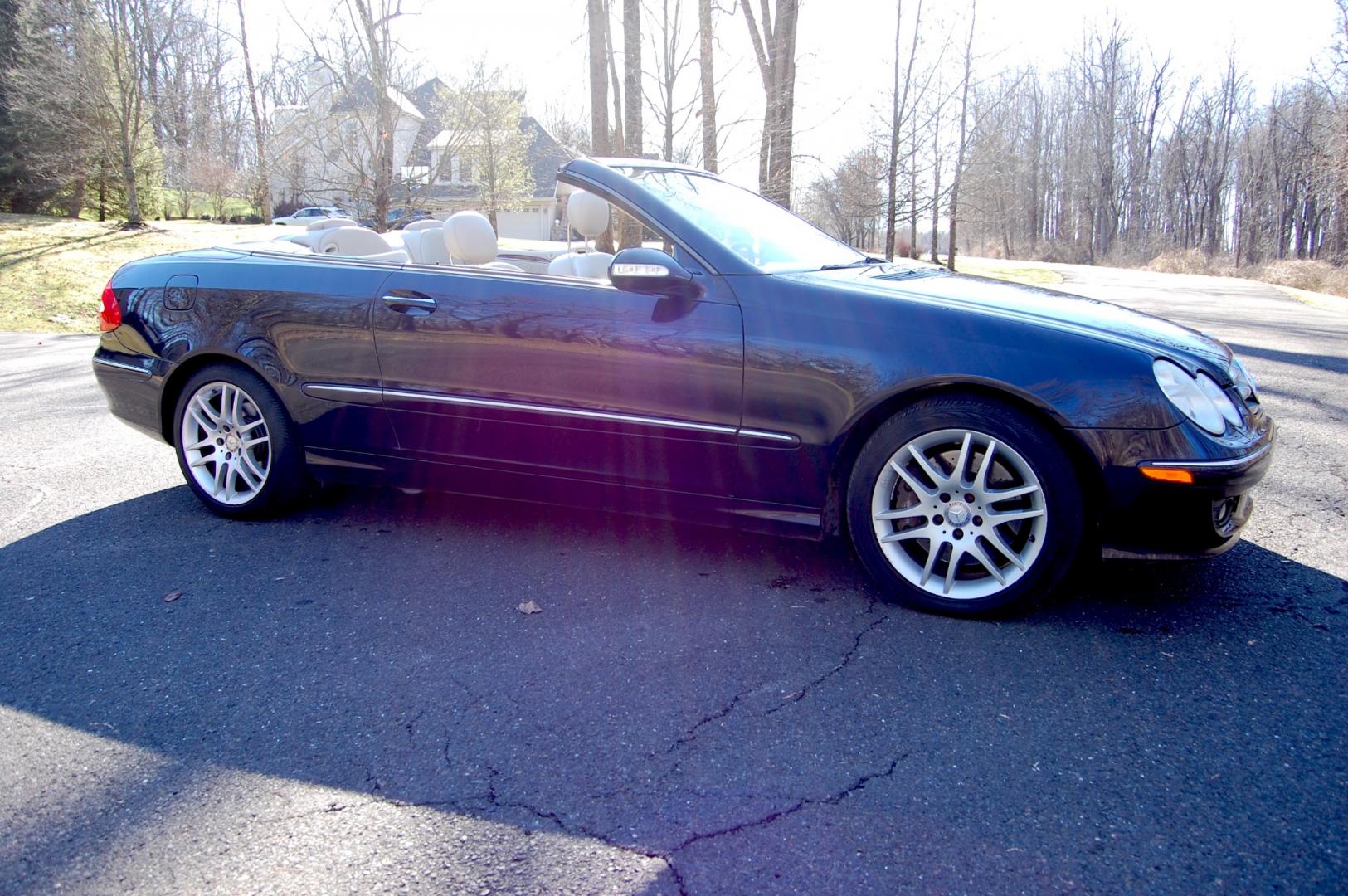 2009 Blue /Beige Mercedes-Benz CLK-Class (WDBTK56FX9T) with an 3.5 Liter engine, Automatic transmission, located at 6528 Lower York Road, New Hope, PA, 18938, (215) 862-9555, 40.358707, -74.977882 - 2009 Mercedes-Benz CLK 350 Convertible, low mileage, clean condition inside and out. 3.5 Liter V6 engine, automatic transmission, tilt wheel, cruise control, wood trim, 3 Master keys, dual heated power seats, windows, mirrors, central locking system, 19 " Alloy wheels, 4 good all season tires, AM/F - Photo#7